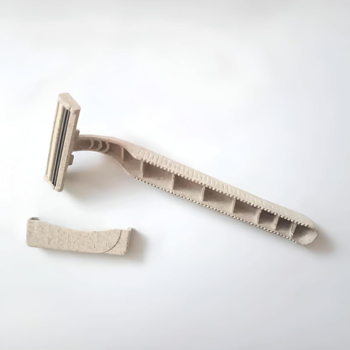 Disposable Razors Bulk for Men & Women – Twin Blade Unisex Shavers – Eco-Friendly, Biodegradable, Non-Toxic, Made from Recycled Wheat Straw 200 Count (Pack of 4)