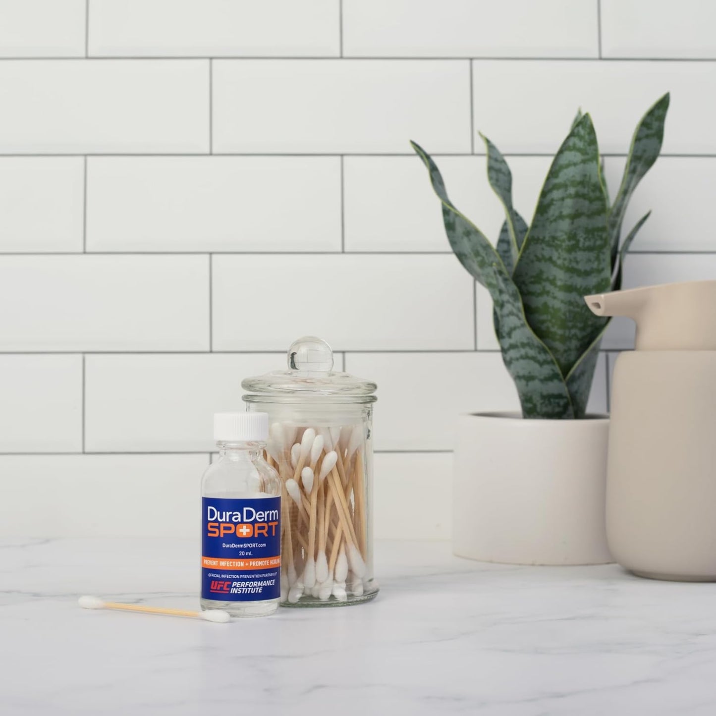 Liquid Bandage for Skin: Waterproof, Flexible | Heals Wounds, Cuts, Scrapes, Burns, Rashes & Fungal Irritations | Instant Protection & Infection Prevention (20mL Glass Bottle)