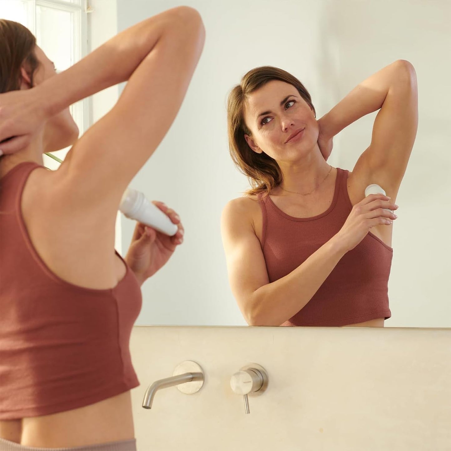 lavera Deo Roll-On NATURAL & INVISIBLE 48h - vegan - natural cosmetics - with organic moringa & natural minerals - no aluminium - climate neutral - 48h protection - dermatologically tested - 1.6 Fl Oz