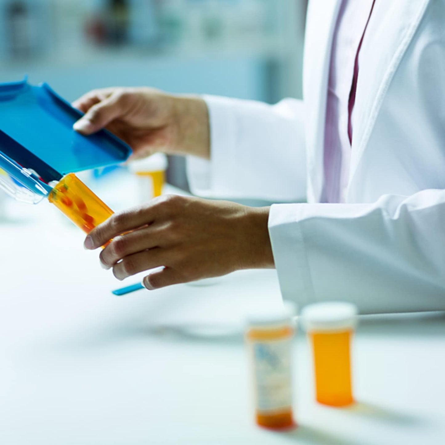 Empty Plastic Pill Bottles with Easy Open Caps (Not Child Resistant), Prescription Medication Vials, Clear Containers Pill Cases Dispenser Organizers (12pcs) (30 Dram)