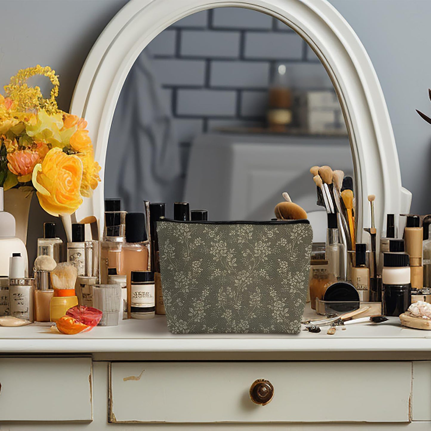 Floral Cosmetic Bag, Vintage Green Floral Toiletry Bag for Women, Botanical Wild Flowers Makeup Pouch