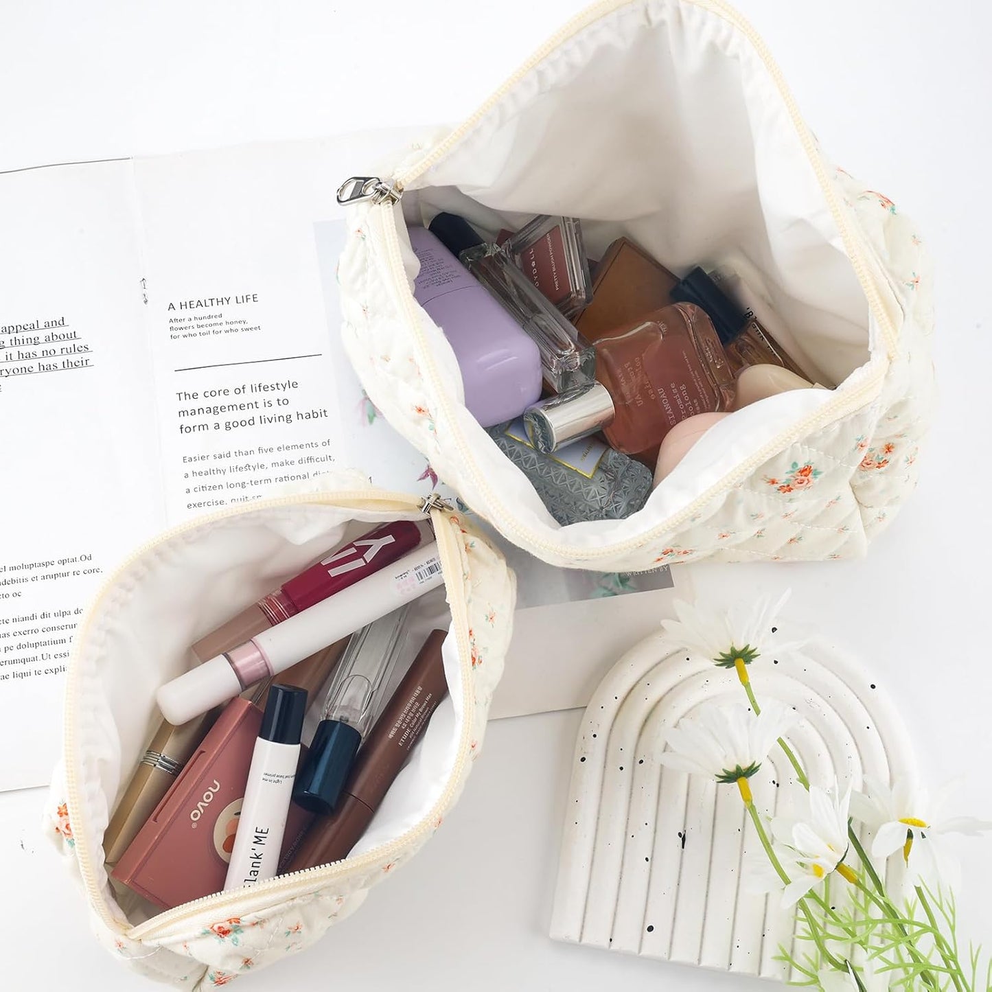 2Pcs Quilted Cotton Makeup Bag Large Travel Makeup Pouch Small Brush Holder Set for Women Floral Coquette Makeup Bag Cute Aesthetic Cosmetic Bag White Toiletry Organizer Storage Bag Big Zipper Pouch