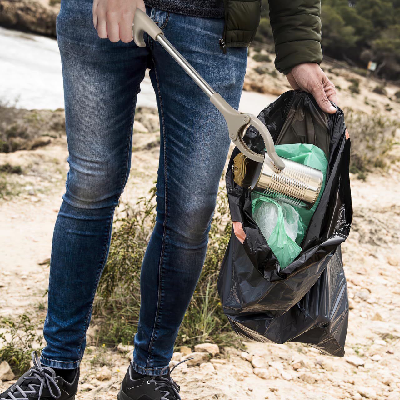 Amosfun Grabber Reacher Tool Lightweight Trash Claw Reacher Grabber Pickup Collector Tool with Non- Slip Handle 15.8 Inch Long