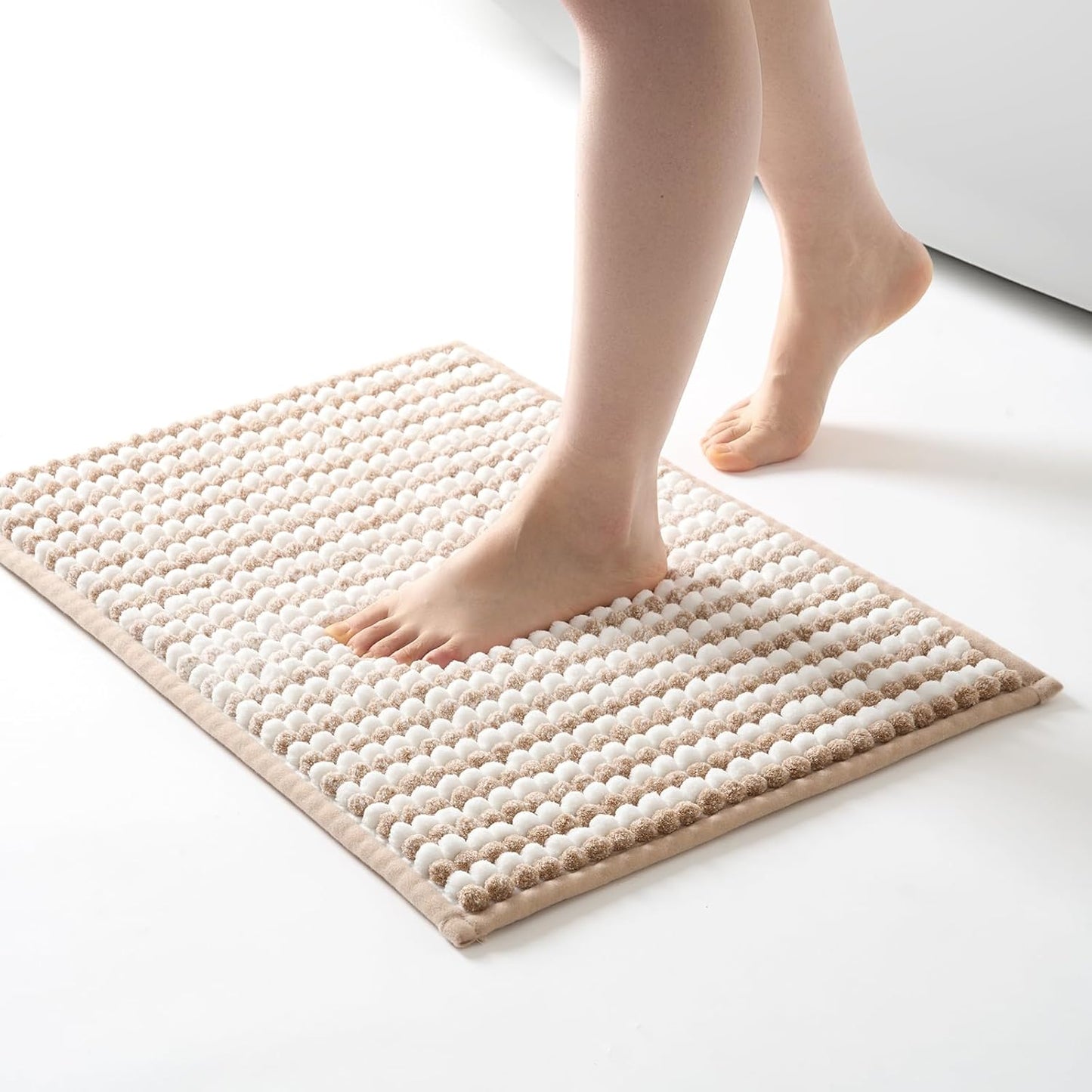 FRESHMINT Chunky Ombre Chenille Bathroom Rug 17"x24", Small Water Absorbent Soft Bath Rugs for Bathroom Floor, Thick Non Slip Bath Mat Washable Quick Dry Shower Mats, Beige and White