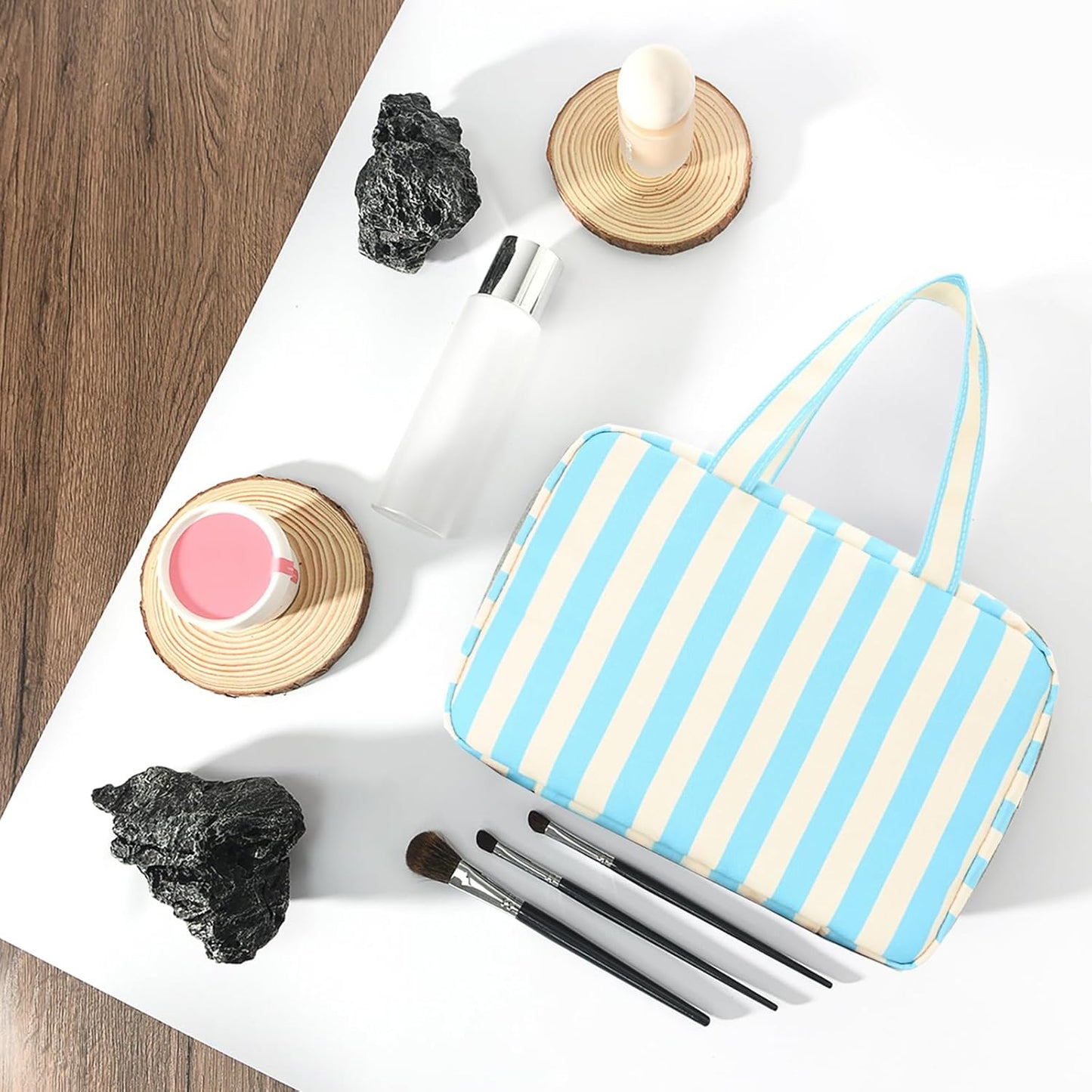 Toiletry Bag for Women Travel Water-resistant Cosmetic Bag Fashion Stripes Makeup Bag with Hanging Hook Preppy for Store Toiletries Cosmetic Accessories Large Capacity Blue