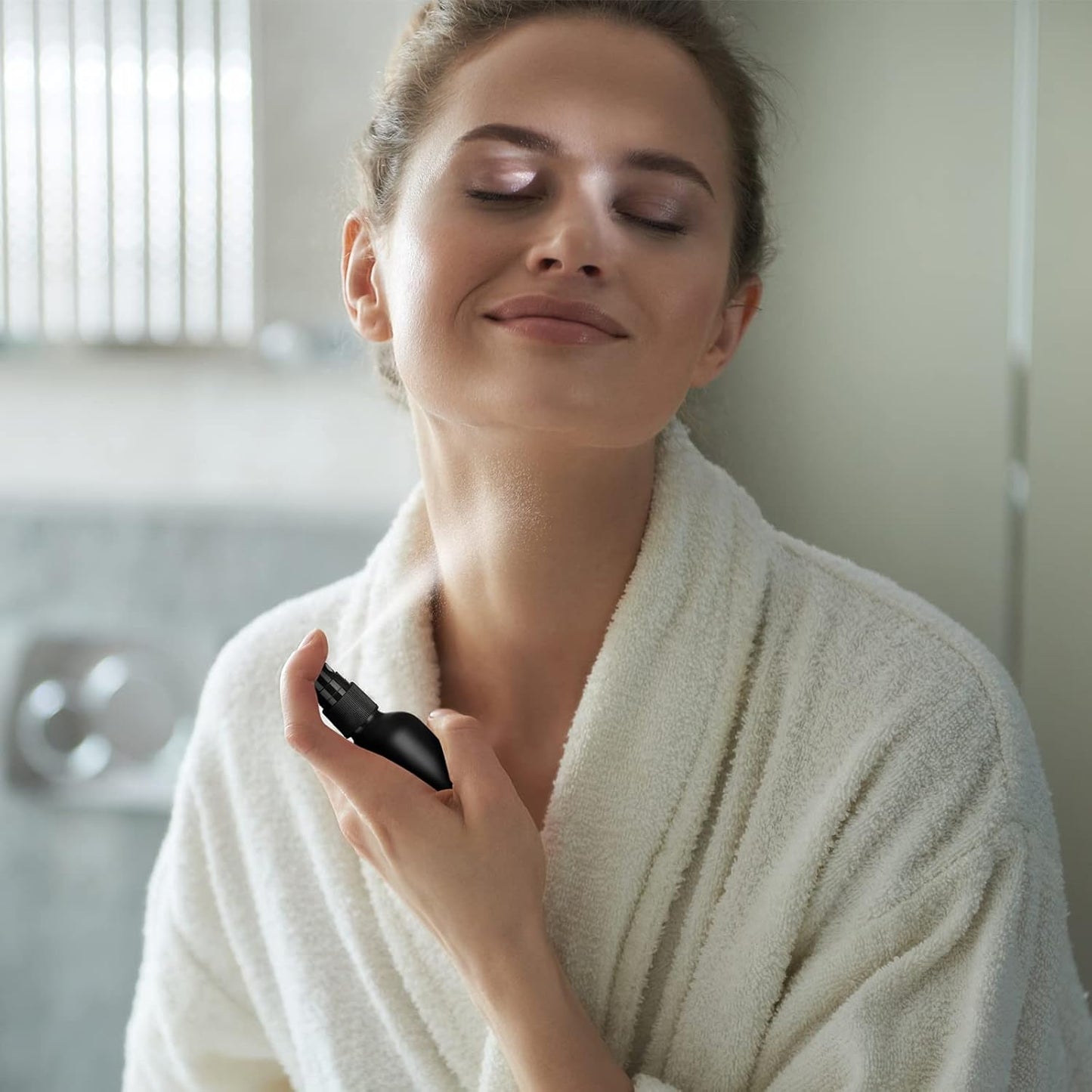 Nuogo 50 Pieces Mini Glass Spray Bottles Bulk 4 Oz Fine Mist Glass Bottles with Funnel Dropper and Cleaning Brush Refillable for Essential Oils, Perfumes and Aromatherapy(Black)