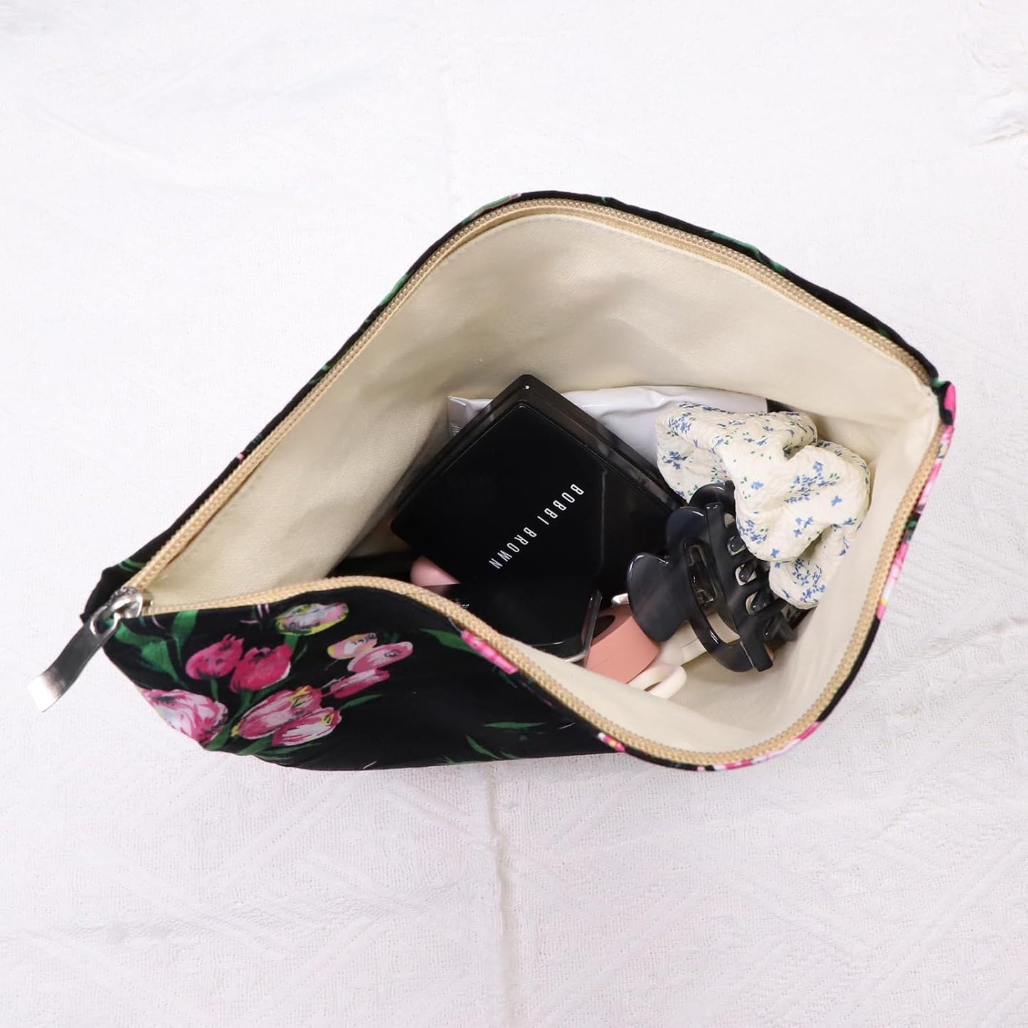 Wudygirl Makeup Bag Aesthetic Makeup Pouch Toiletry Bag Canvas Cosmetic Bag for Women and Girls Large Capacity Travel Makeup Bag Cute Pencil Pouch with Zipper (Black and Red Floral)