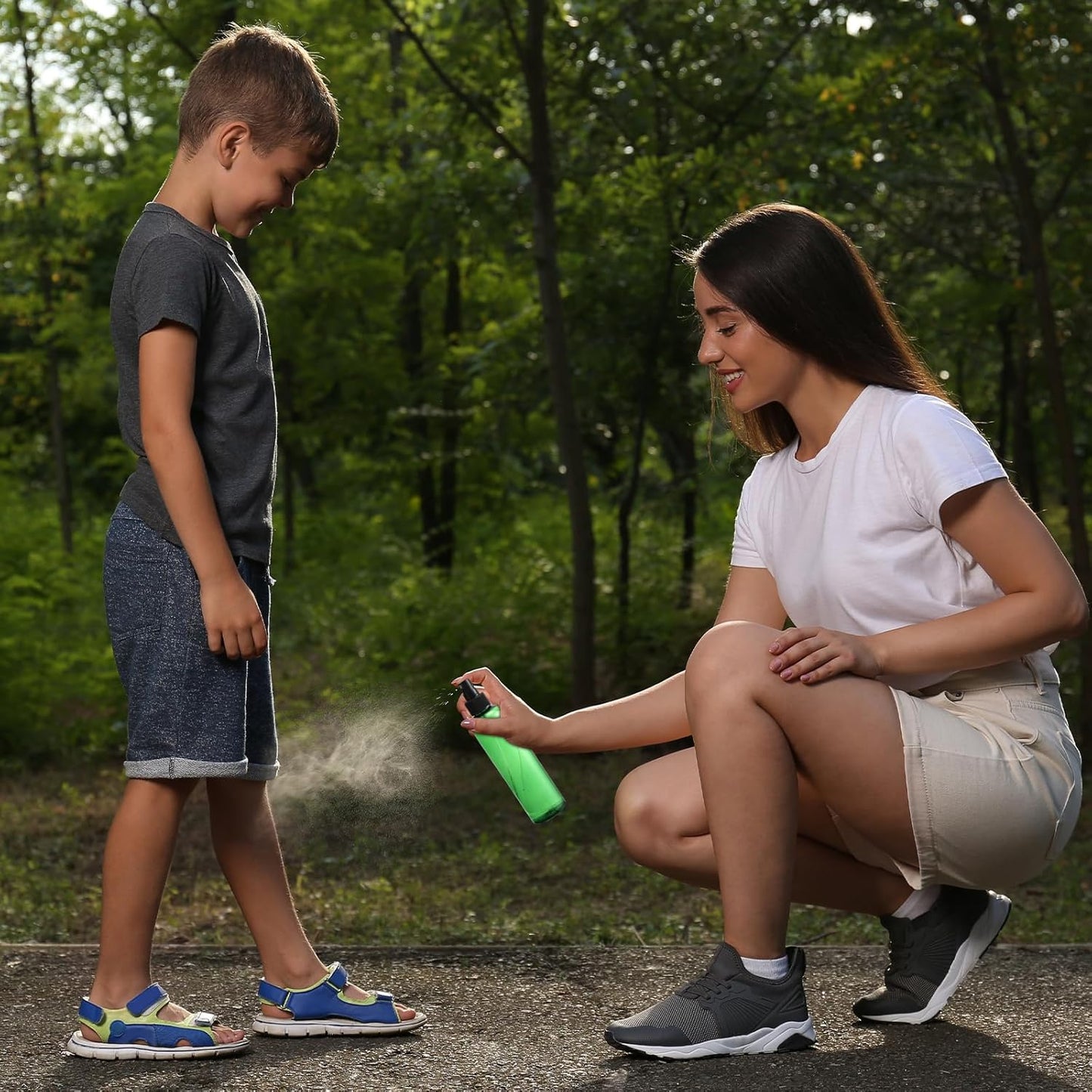 Eccliy 32 Pcs 8 oz Spray Bottles Fine Mist Cleaning Bottles Clear Empty Plastic Travel Sprayer Refillable Sprayer with Cap for Cleaning Solutions Oils Travel Perfumes(Green,Clear)