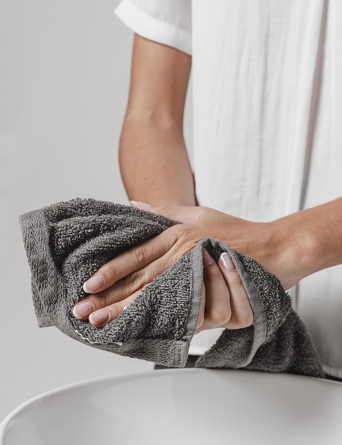 Delara 100% Organic Cotton Towels 650 GSM Plush Feather Touch Quick Dry Wash Cloth, Pack of 12 GOTS Certified, Oeko-Tex Green Certified, Organic Cotton Wash Cloth, 13"X13"