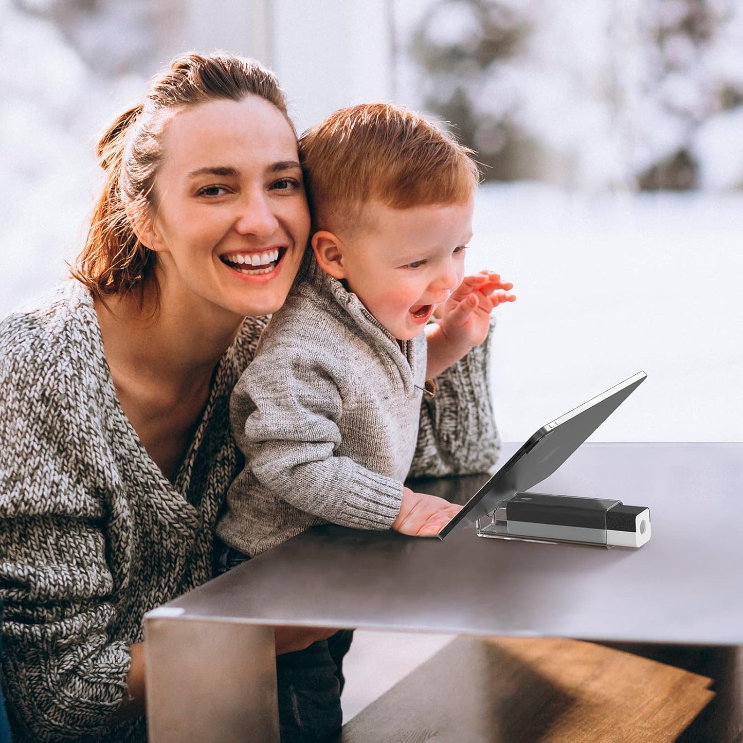 CLICK CLEAN Screen Cleaner, Fingerprint Proof Screen Cleaner Spray, All-in-One Cleaner with Microfiber and Shell for All Phones, Laptop and Tablet Screens (Black)