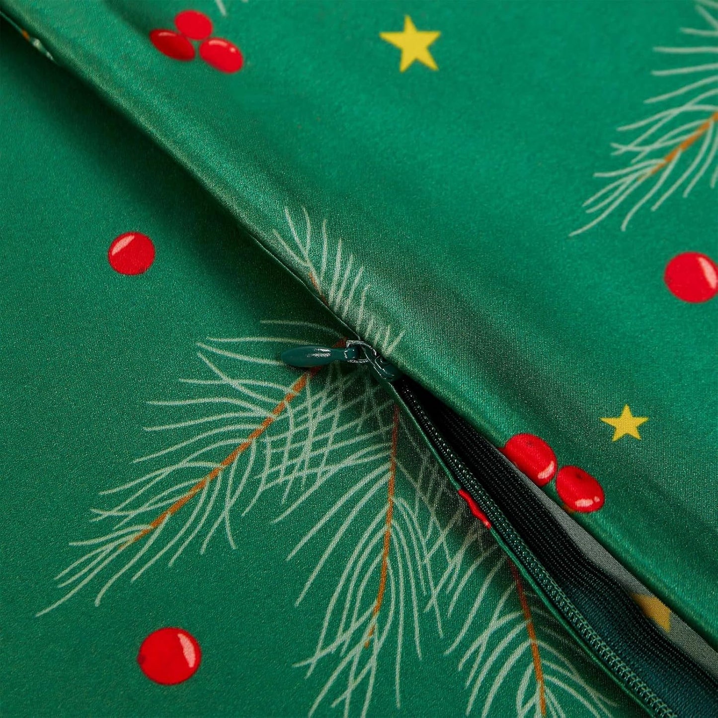 THXSILK Christmas Style 6A+ Grade Mulberry Silk Pillowcase for Hair and Skin, 22 Momme 100% Pure Silk Pillow Case with Hidden Zipper, Christmas Holly Printed Pillow Cover(Queen Size 20"x30",Green)