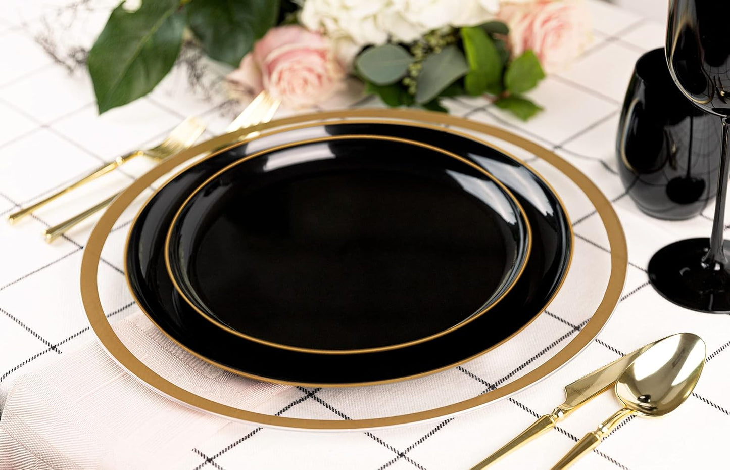 PLASTICPRO [30 Pack 10.6 Plastic Party Plates Edge Collection Black with Gold Rim Premium heavyweight Elegant Disposable Tableware Dishes (Black With Gold Rim,