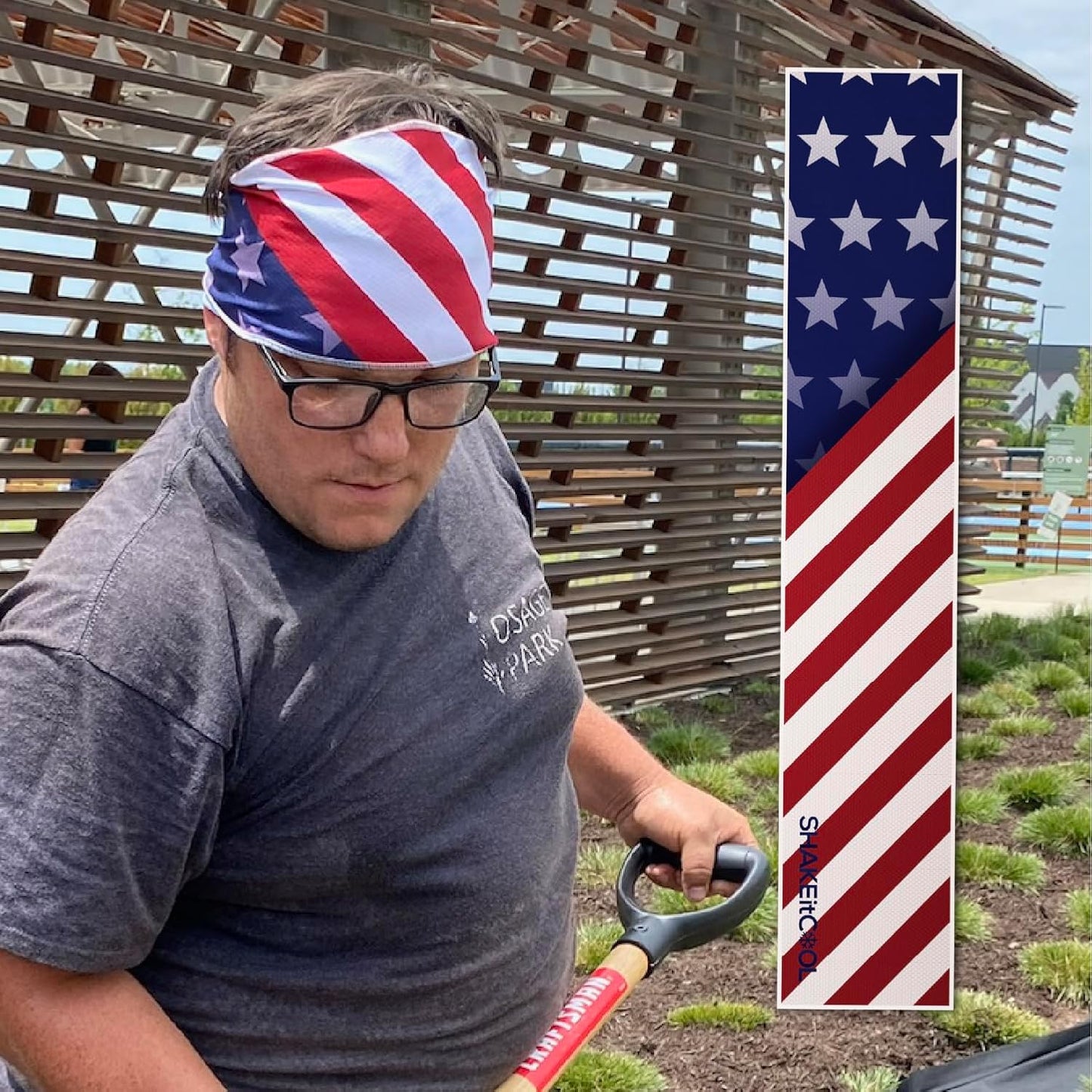 SHAKEitCOOL Original Cooling Towel – Be Cool in Style - Heat Relief, Soft, Lightweight, Sun Protection, Easy Clean - Perfect for Biking, Hiking, Running, Yoga, Golf, Gym, Baseball - Stars & Stripes