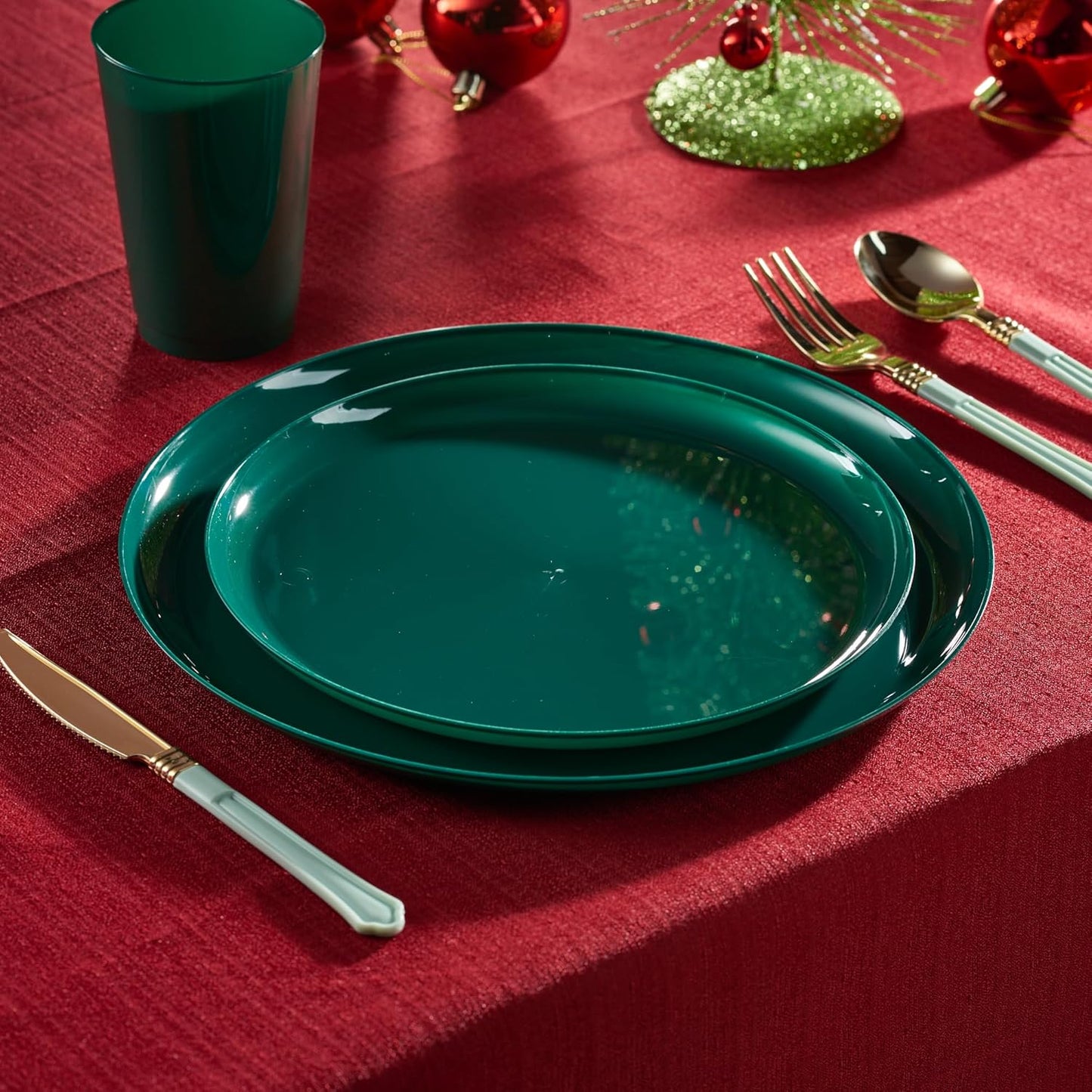 PLASTICPRO [30 Pack 10.7'' Christmass Green Plastic Party Plates Edge Collection Premium heavyweight Elegant Disposable Tableware Dishes