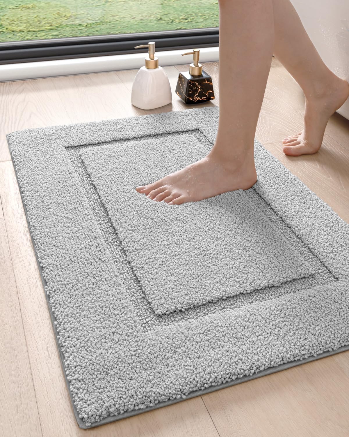 DEXI Bathroom Rugs 32x20, Washable Non Slip Bath Mat for Shower Floor, Absorbent Quick Dry Bathmat with Rubber Backing, Ultra Soft Plush Carpet for Tub, Light Grey