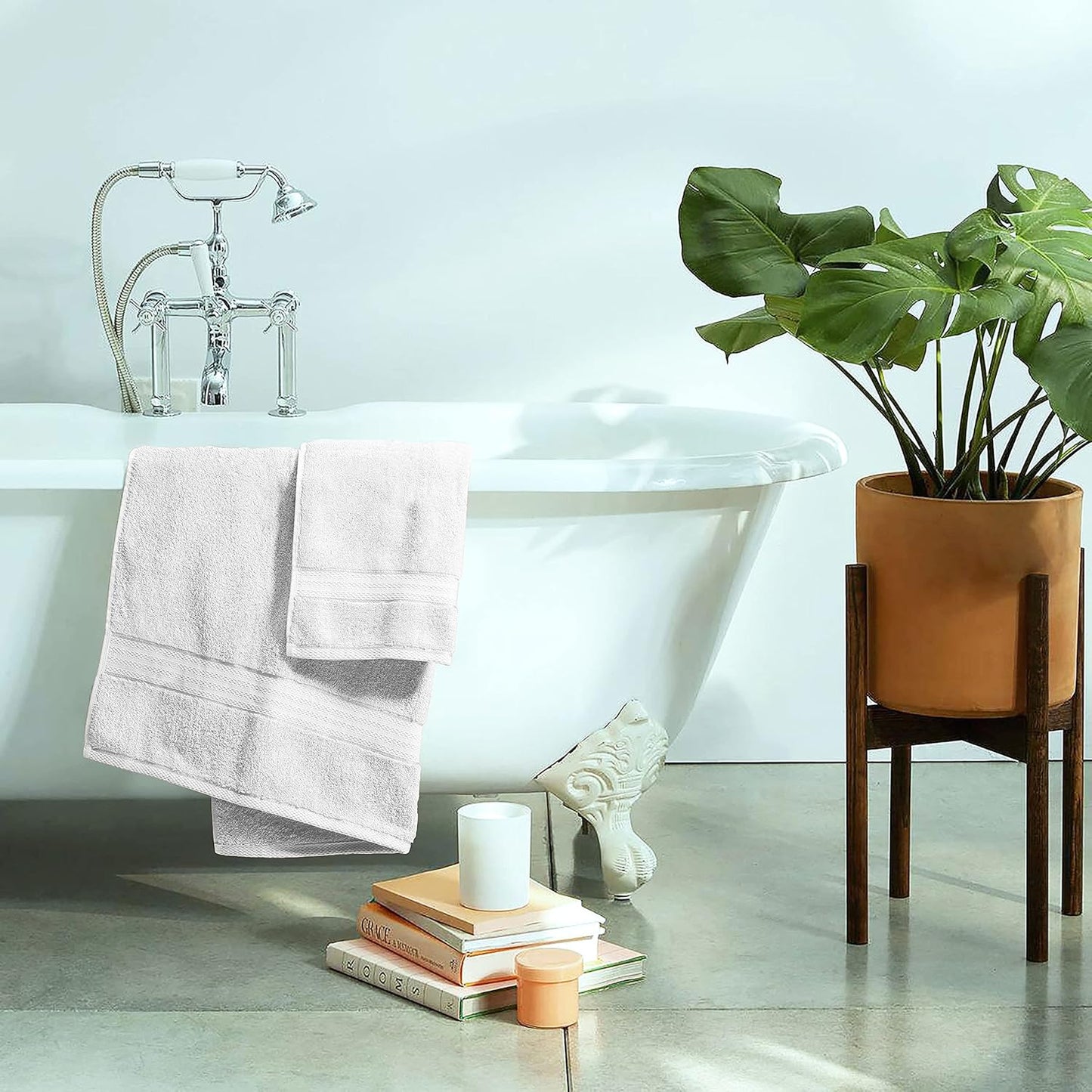 GLAMBURG 700 GSM Premium 8-Piece Towel Set - Contains 2 Bath Towels 30x54, 2 Hand Towels 16x28, 4 Wash Cloths 13x13 - Luxury Hotel & Spa Quality - Durable Ultra Soft Highly Absorbent - White